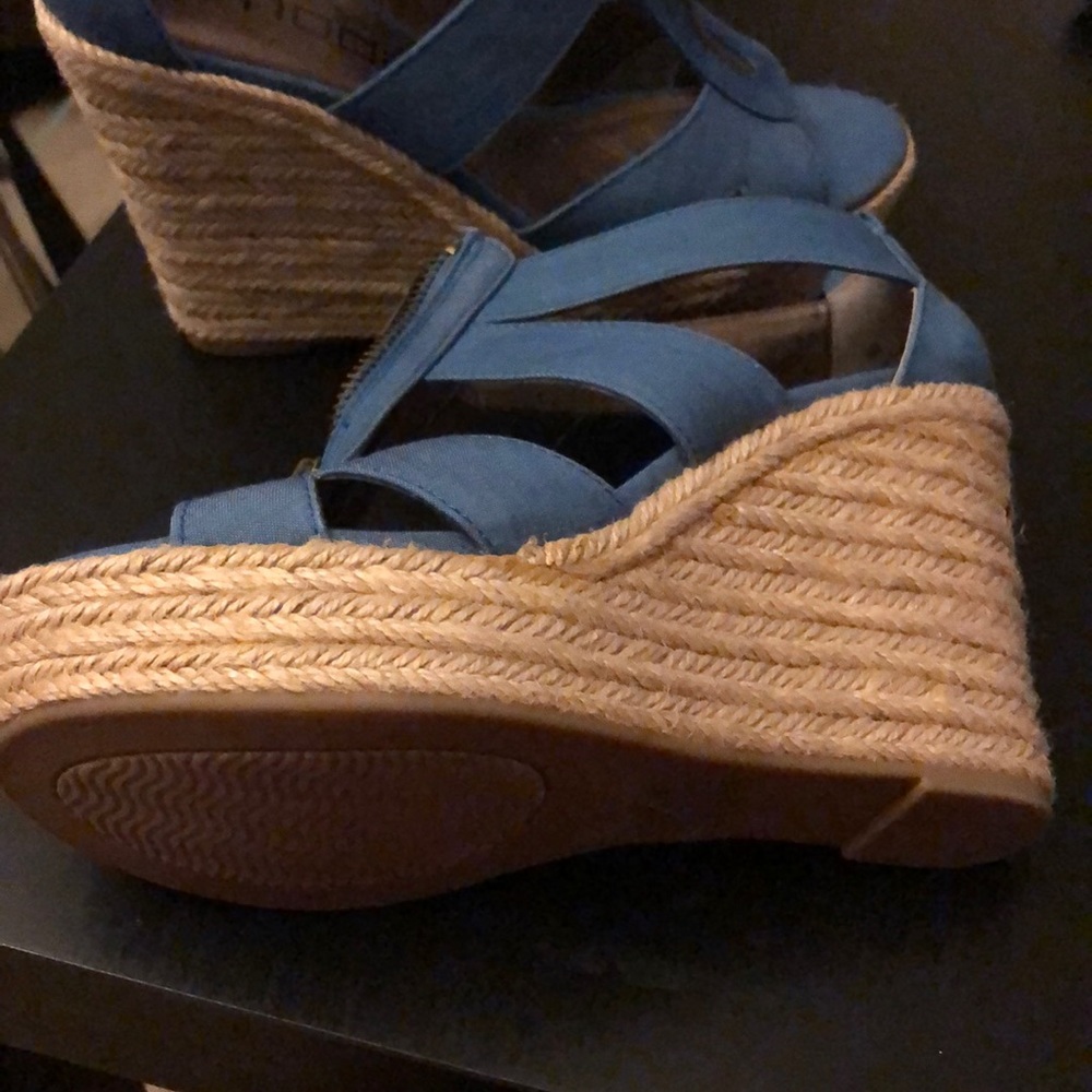 Shoes - Picture 2 of 5